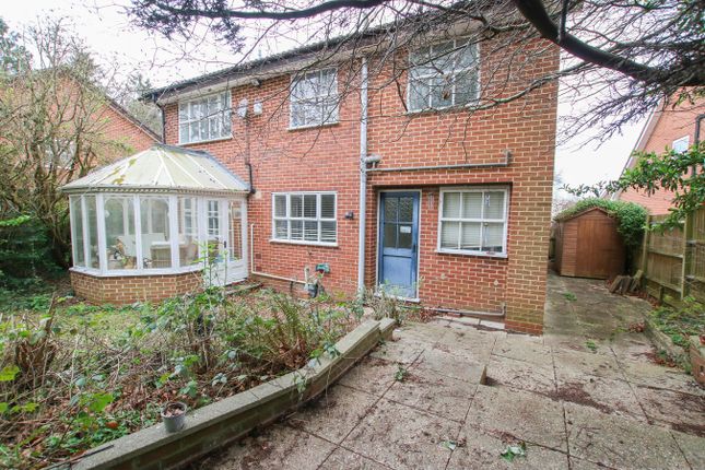 2, Walnut Close, Wokingham photo 4