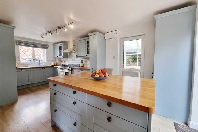 16, Houlden Way, Heckington photo 2