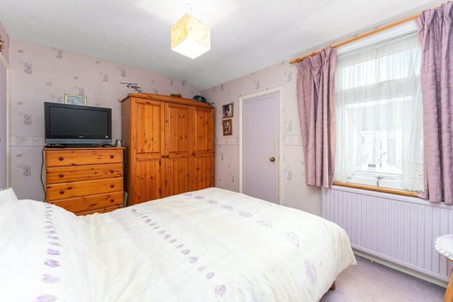 Terraced house for sale in Clarence Road, Sutton