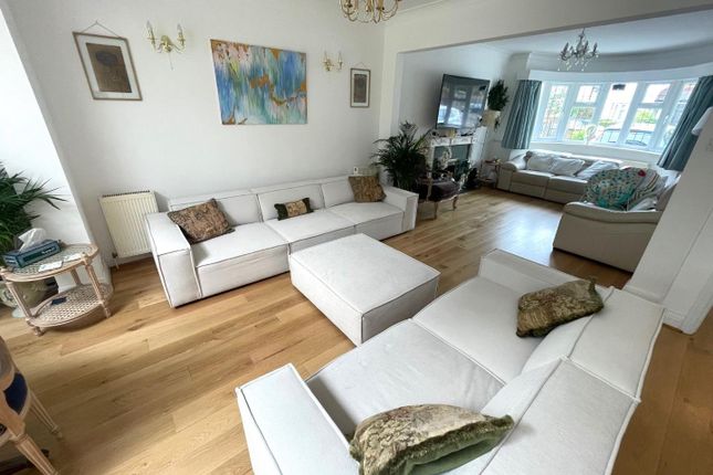 9, Uphill Grove, Mill Hill photo 2