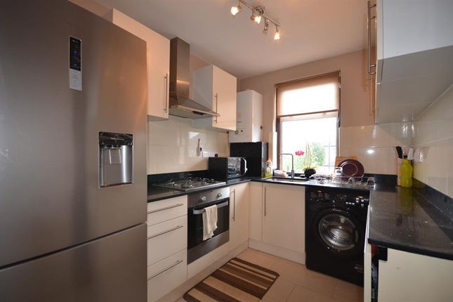 Maisonette to rent in Park Road, Wembley, Middlesex