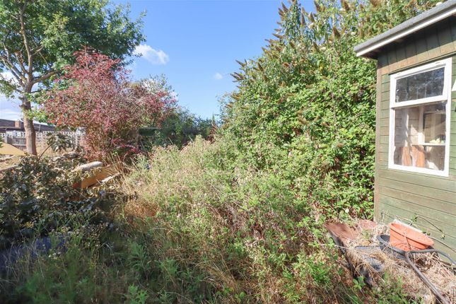 17, Church End Lane, Wickford photo 4