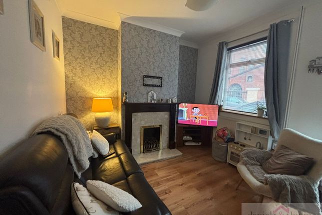 6 Portland Street, Leek photo 2