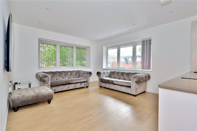 29, River Court, Woking photo 3