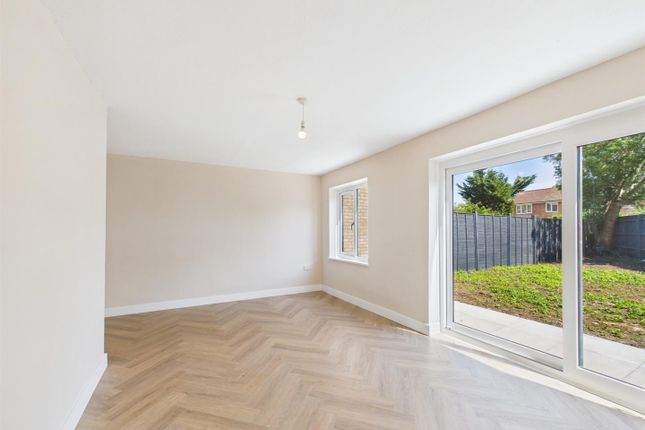 24, Tiverton Crescent, Aylesbury photo 4