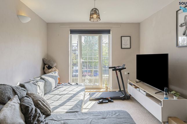 111 Addiscombe Road, Croydon photo 3
