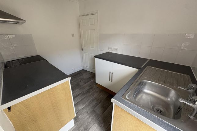 48B, St. Johns Road, Lowestoft photo 2