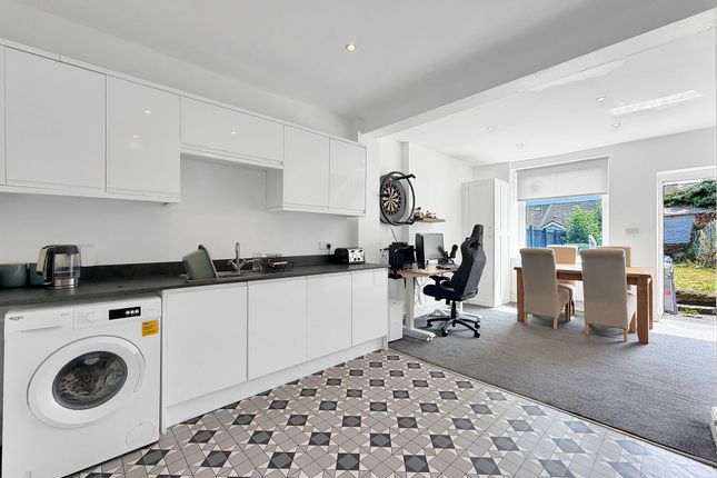 7 Archer Street, Pontypridd photo 3