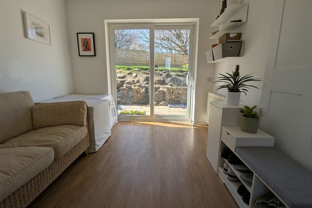 34, Knoll Wood Park, Leeds photo 4