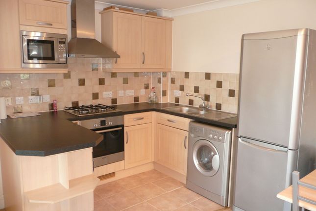 8 The Pines, Hook Road, Chessington photo 2