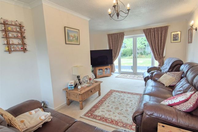 21 Castle Rock Drive, Coalville photo 2