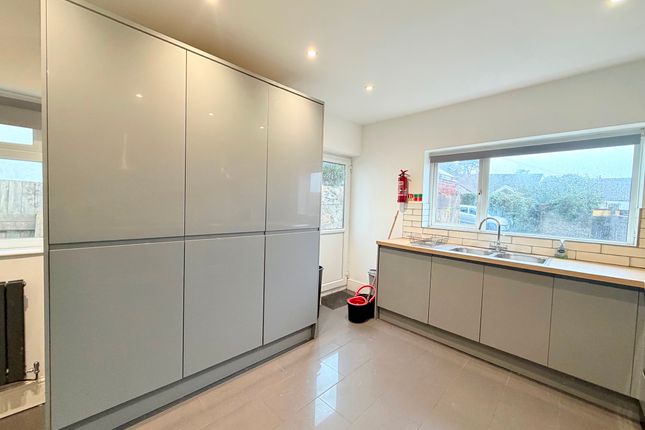 Room 4, 13 Finsbury Terrace, Swansea photo 4