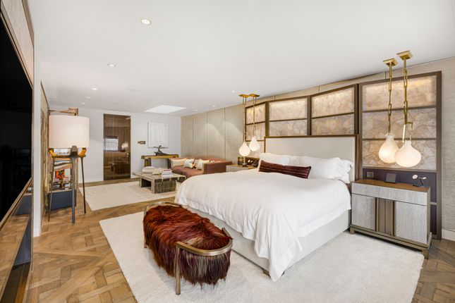 Town house for sale in Stratford Place, London