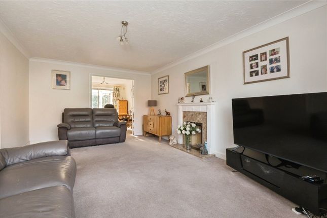 22, Hurricane Drive, Southampton photo 4