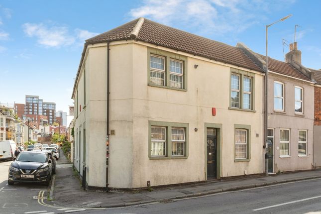 1-bed flat on Flat 3, 51, Dean Lane, Somerset, £200,000