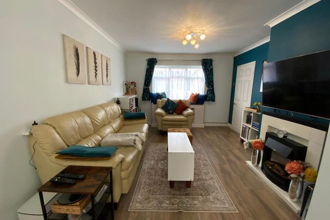 16 Tuck Road, South Hornchurch photo 4