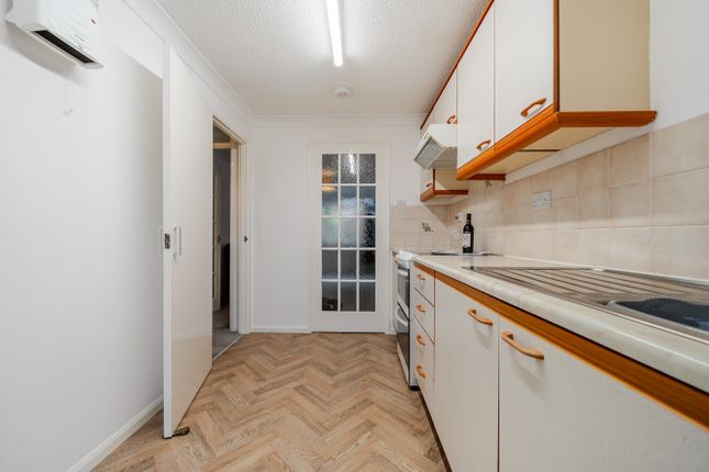 3 Falcon Court, Taunton photo 4