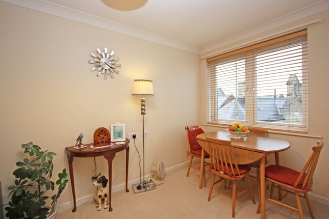 Flat 40 Cobbett Court, Hammond Close, Highworth photo 3