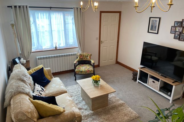 13, Bridge Close, Briston photo 3