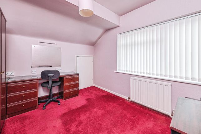 5, Woodburn Avenue, Dewsbury photo 4