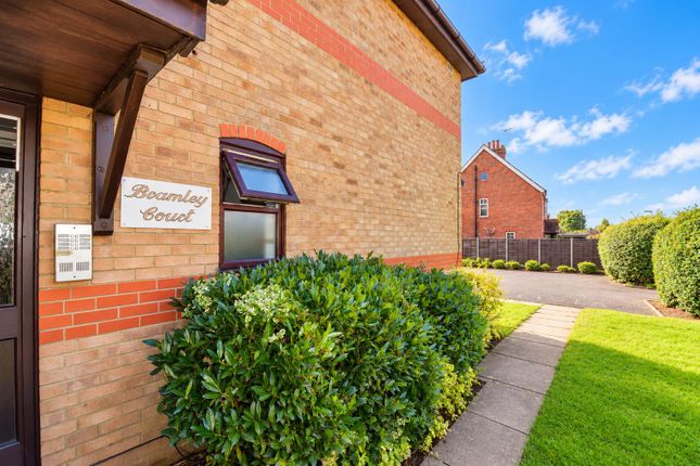 1-bed flat on 43 Meath Green Lane, Horley, £1,300/mo