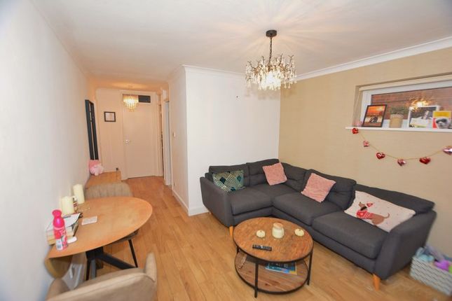 Flat for sale in Frank Lunnon Close, Bourne End