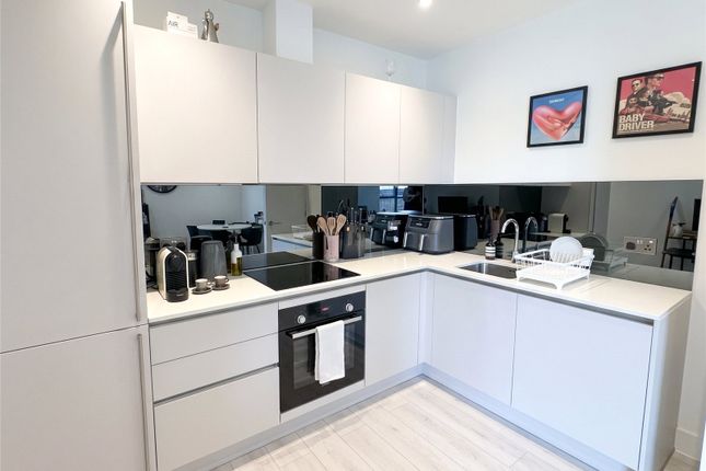 Flat 29, Compass House 207-215, Camberley photo 2
