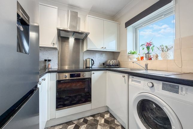 27, Sunfield Close, Ipswich photo 4