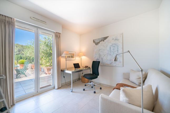 Apartment for sale in Valbonne, Alpes-Maritimes, Provence-Alpes-Côte d`Azur, France