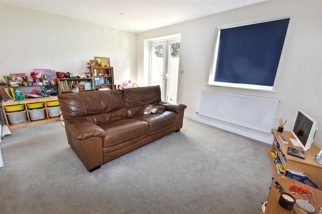 28, Chenoweth Way, Redruth photo 2