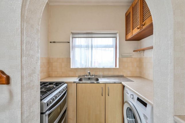 Waverley Road, Epsom and Ewell photo 5