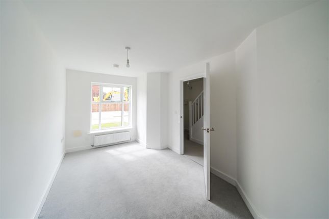 6, Acacia Fold, Leeds photo 4