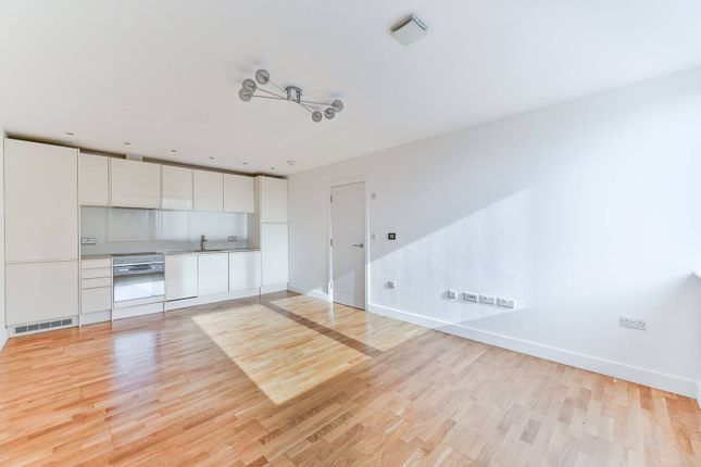 Flat for sale in Old Inn House, Sutton