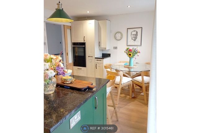 Stonebeck Avenue, Harrogate photo 5