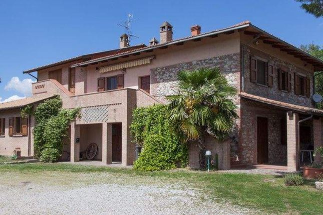 Villa for sale in Castiglione Del Lago, Umbria, Italy