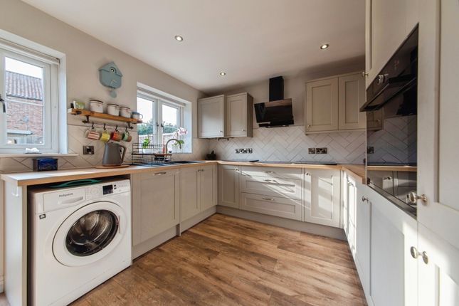 26, Poppyfield Close, Lincoln photo 2