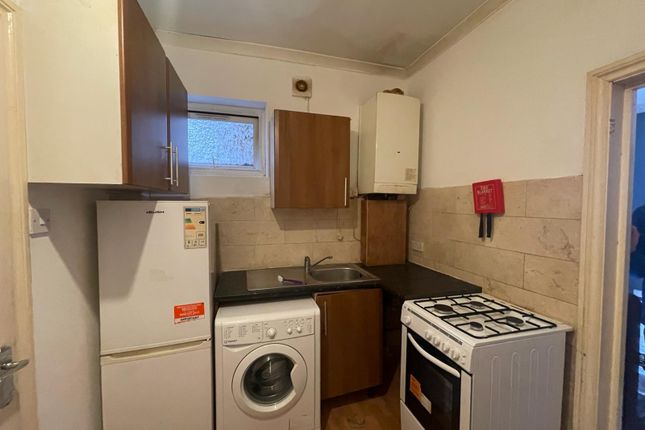 Flat to rent in Park Avenue, Barking