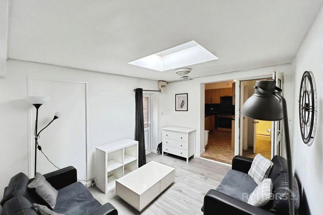31, Wavell Way, Winchester photo 3