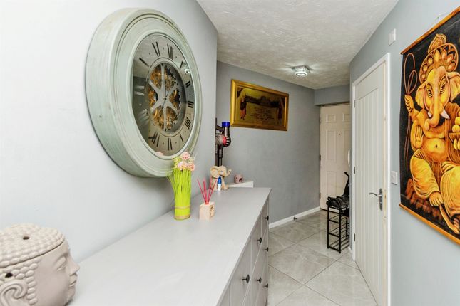 42, Manorhouse Close, Walsall photo 3