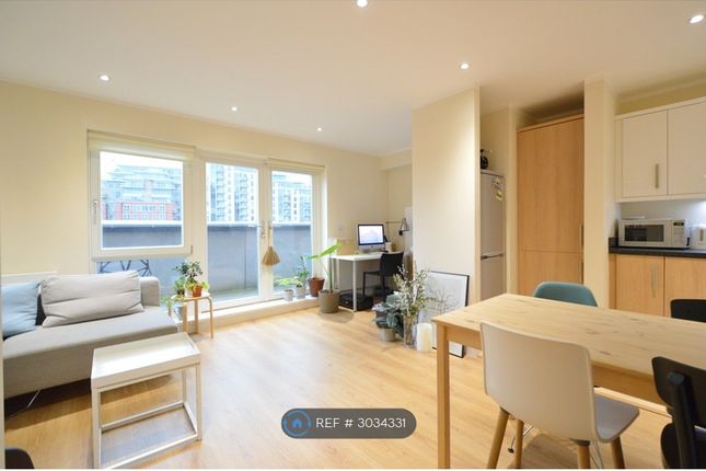 Flat, Cubitt Apartments Chatfield Road, London photo 3