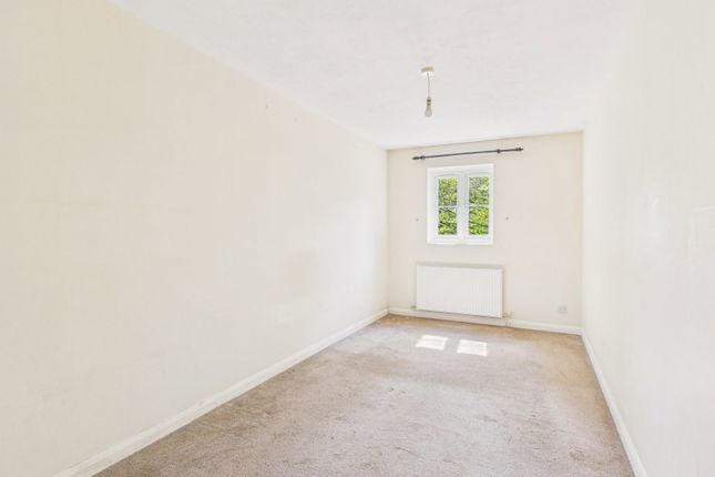 2, Fishers Court, Horsham photo 4