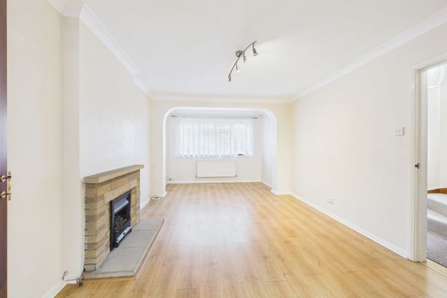 5 Cowdrey Close, Rochester photo 4