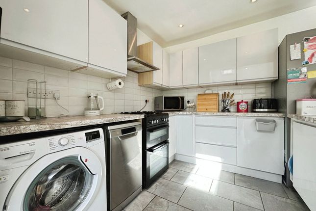 33, Homefield Road, Bilbrook photo 4