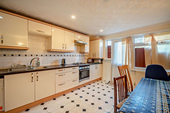 175, Whinchat Road, London photo 3