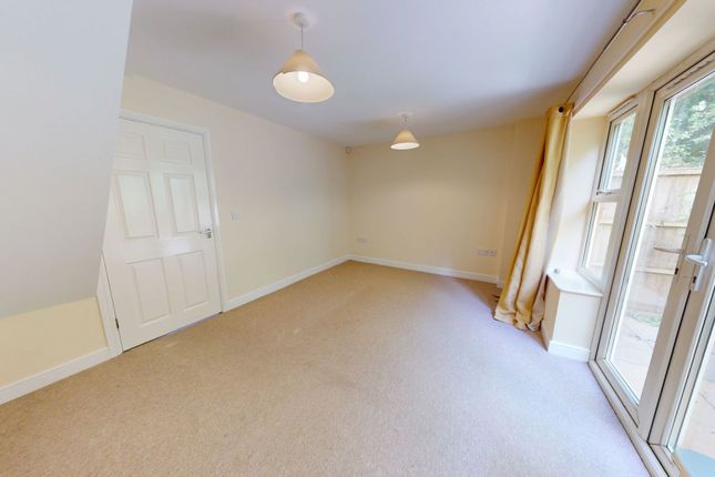 12 Waters Edge Close, Newcastle photo 2
