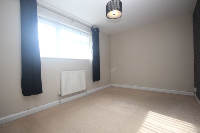 Flat to rent in Middlefield Road, Southway, Plymouth