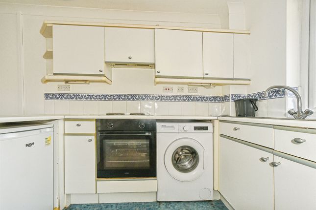 39, Pritchard Close, Swindon photo 3