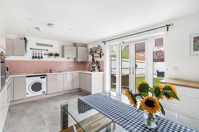 3, Adlam Close, Bordon photo 3
