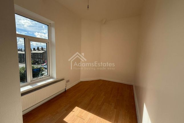 First Floor Flat, High Street, Heckmondwike photo 4