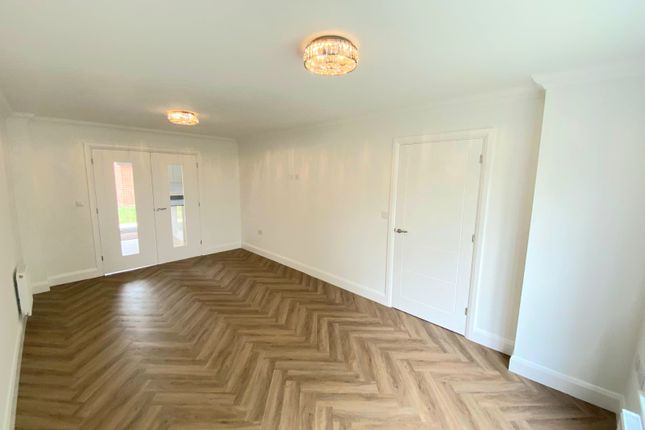 20, Skylark Rise, Lowestoft photo 2